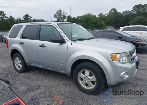 2010 Ford Escape Xlt z USA, uszkodzony, nr VIN 1FMCU9DG8AKC65375